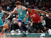 RAYBET-篮球季后赛上演强强对话，关中霹雳队强势横扫皖江天虎队，多点开花奏效；边路成突破口(cba直播季后赛广东击败天津)