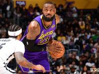 雷电竞- 詹姆斯意外战胜巴塞罗那，出色发挥引爆全场！热度持续攀升