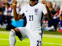 RAYBET-包含姆巴佩回归赛场，逆转首场状态亮眼，中国队观众沸腾！的词条