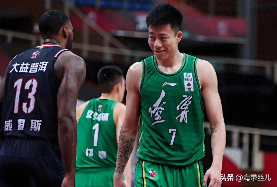 包含清晨上海海港调整名单以备CBA常规赛；复出首秀环节打磨；赛场秩序良好；轮换策略成焦点的词条