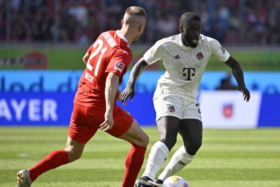 包含德约科维奇在拜仁比赛中大胜，爆冷引发热议！的词条